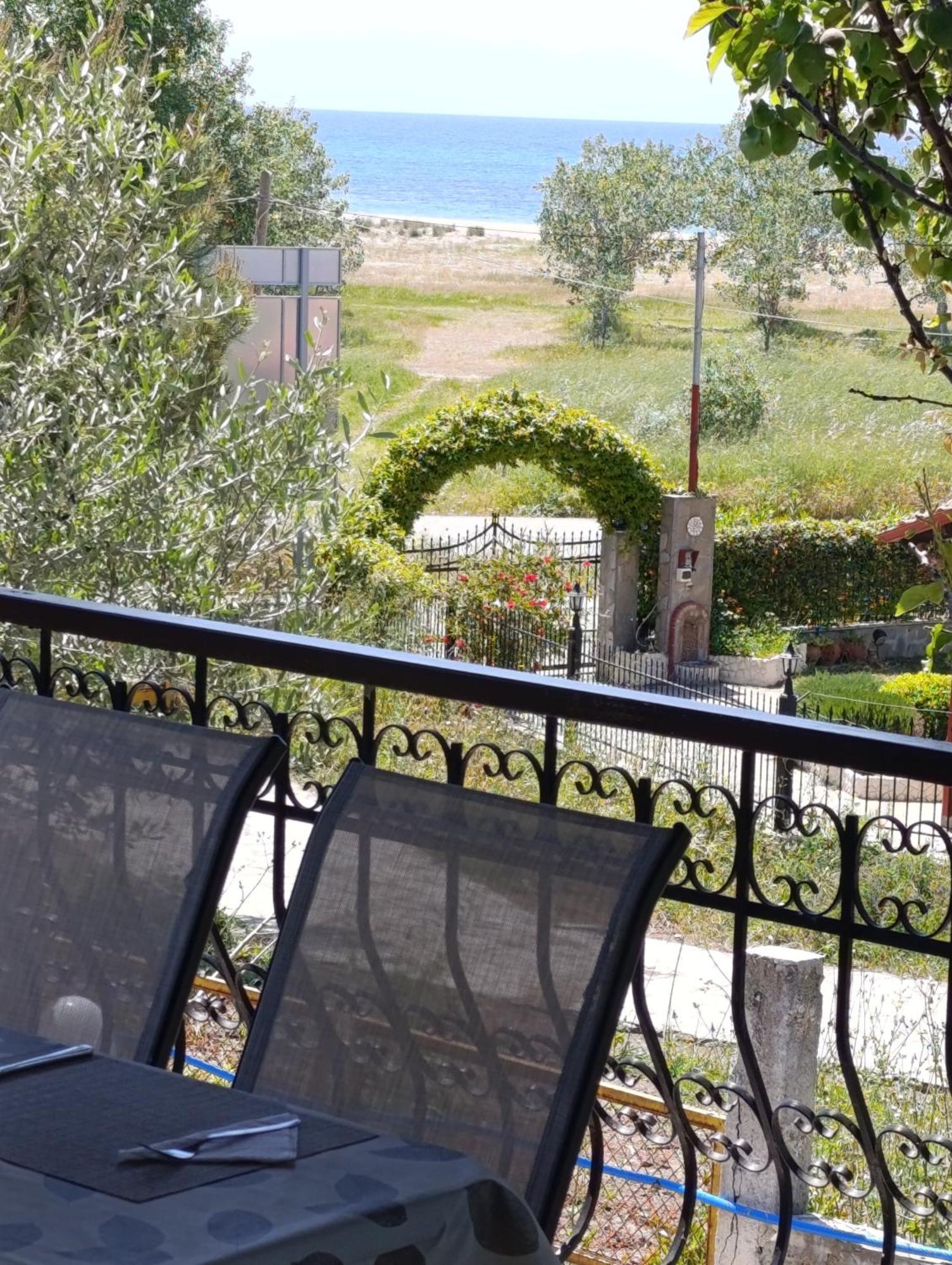 "2Steps From The Beach" Nea Irakleia Exterior photo